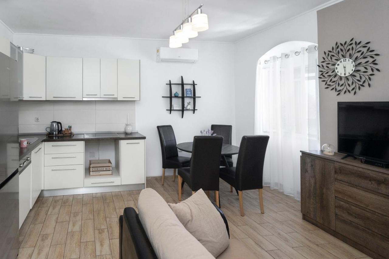 Apartment Feratjer Spalato Esterno foto